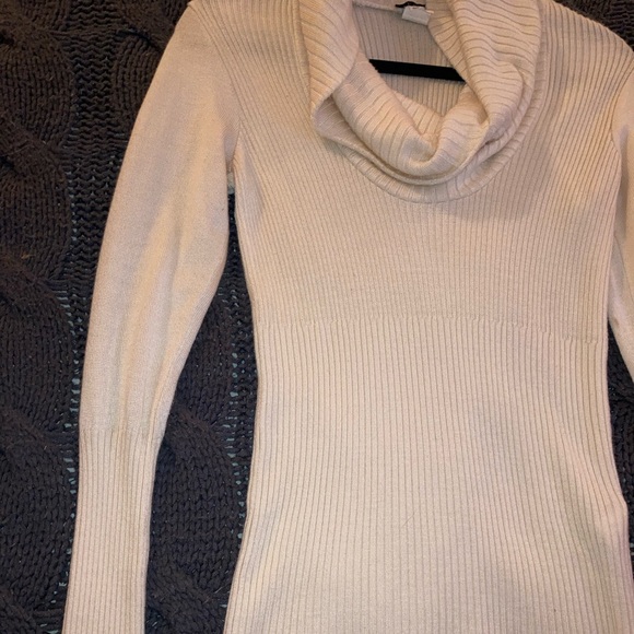 Venus Cowl neck long sleeve sweater. - Picture 5 of 6